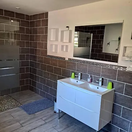 Vakantiehuis Jolie Charentaise Dans La Campagne De Saintonge Saint-Mande-sur-Bredoire