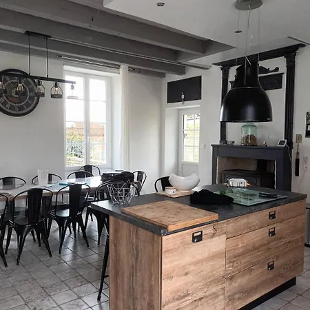 Jolie Charentaise Dans La Campagne De Saintonge Tatil Evi