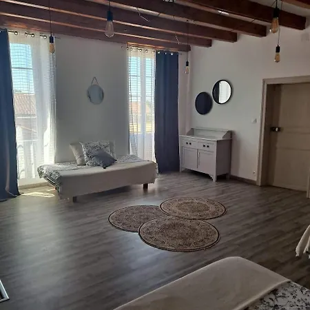 Jolie Charentaise Dans La Campagne De Saintonge Tatil Evi *