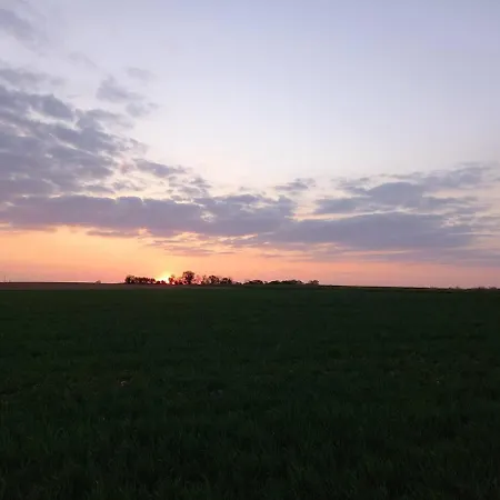 Jolie Charentaise Dans La Campagne De Saintonge Saint-Mande-sur-Bredoire
