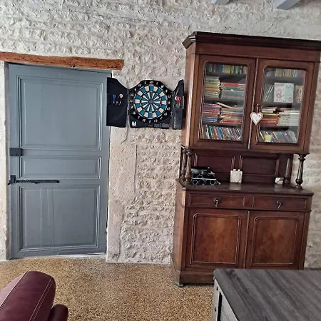Jolie Charentaise Dans La Campagne De Saintonge Vakantiehuis