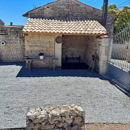 Jolie Charentaise Dans La Campagne De Saintonge Tatil Evi